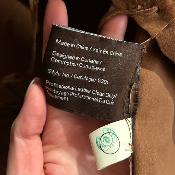 Vintage Danier sued leather jacket with two ties. Small hole in one armpit. - Picture 6 of 6